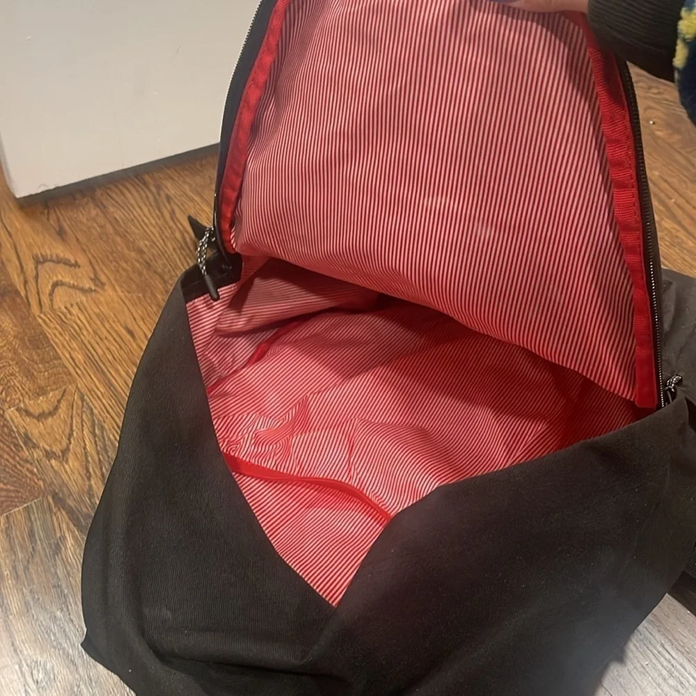 Use Herschel black book bag